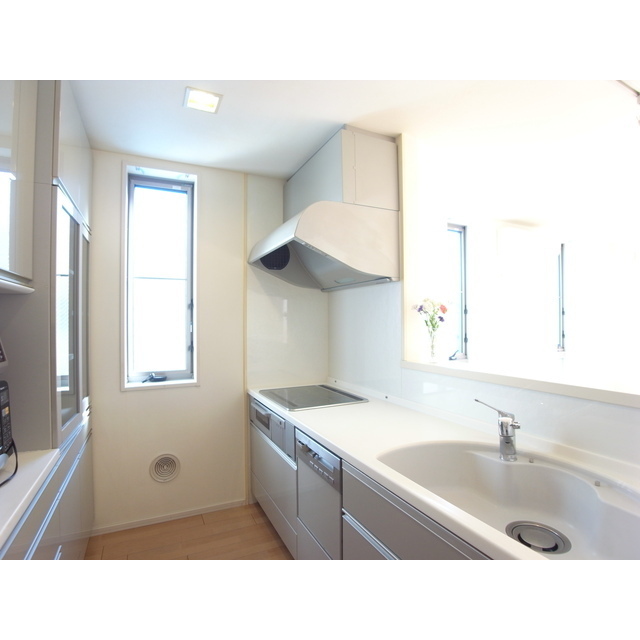 キッチン　ＩＨクッキングヒーターのシステムキッチン