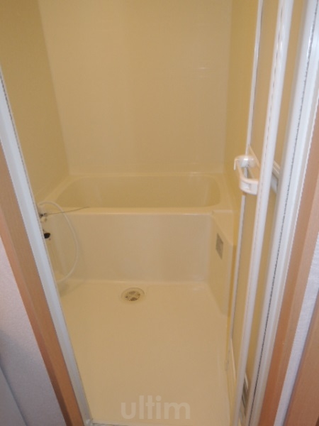 バス・シャワールーム　違うお部屋の写真です。ご参考までに