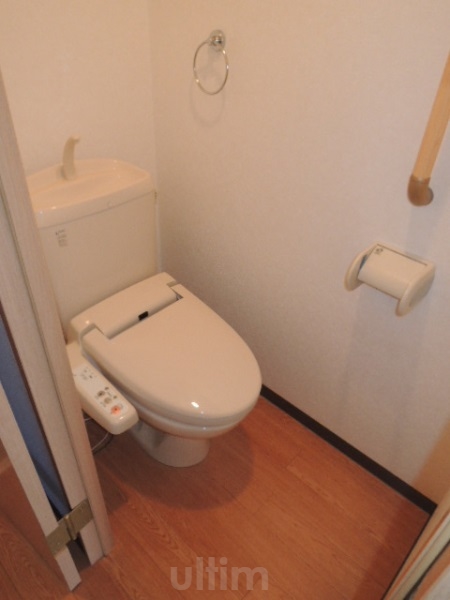トイレ　違うお部屋の写真です。ご参考までに