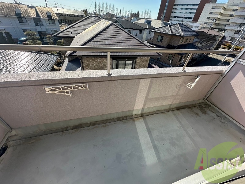 バルコニー　バルコニーからの眺望、閑静な住宅街にあるお部屋です。