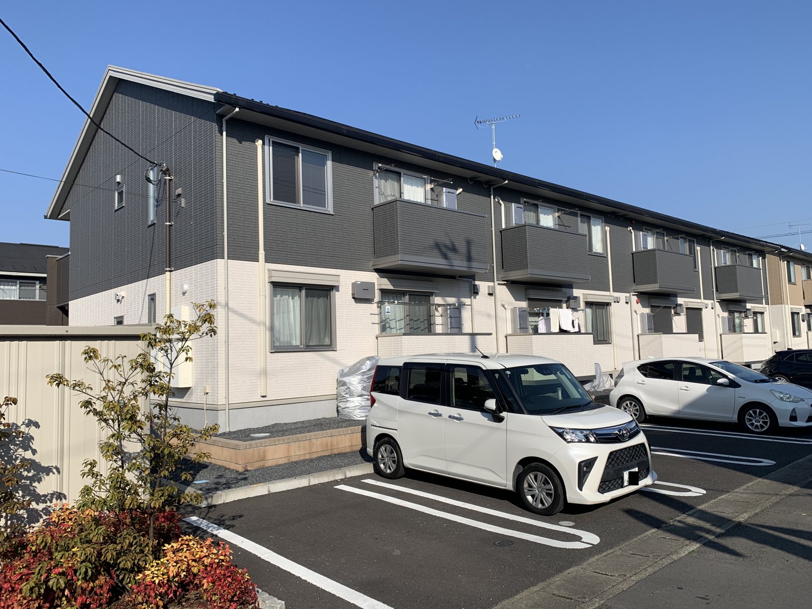 建物外観　南向きで日当たり良好　インターネット無料