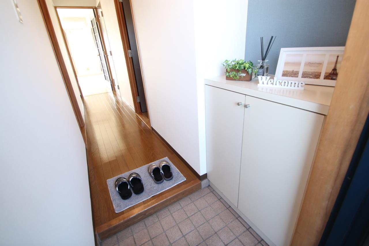 玄関　アクセントクロスがオシャレです