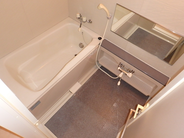 バス・シャワールーム　１日の疲れをバスルームでゆっくりと…。