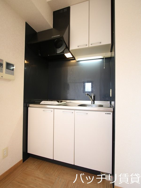 キッチン　別号室タイプの為、現状を優先いたします