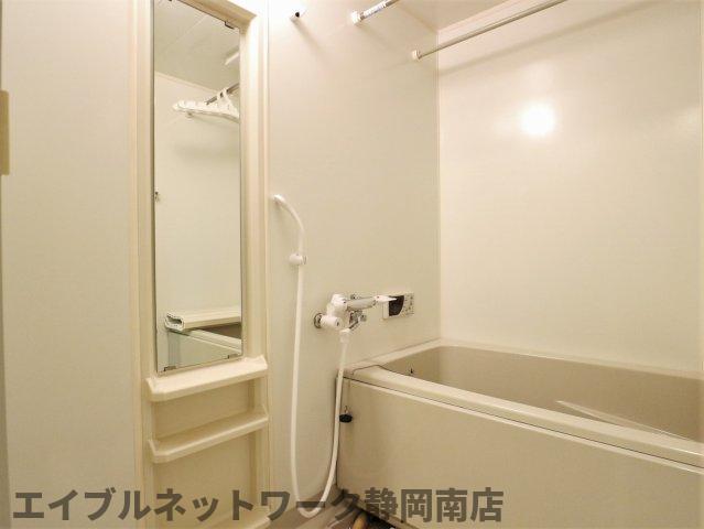 バス・シャワールーム　同イメージ反転