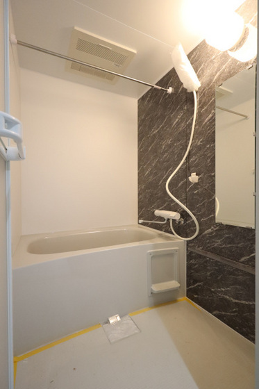 バス・シャワールーム　※別部屋の写真です