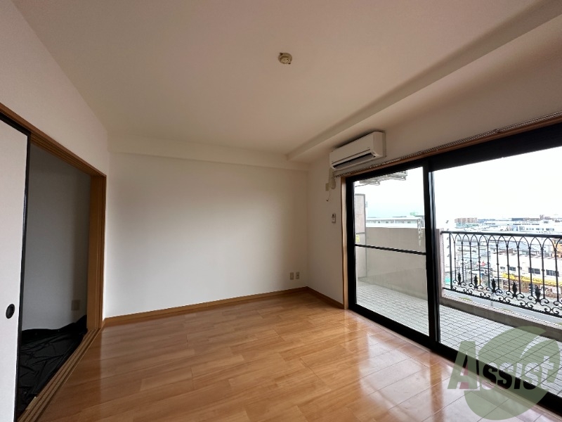 居室・リビング　８．６帖のお部屋です。明るいお部屋で気持ちが良いですね。