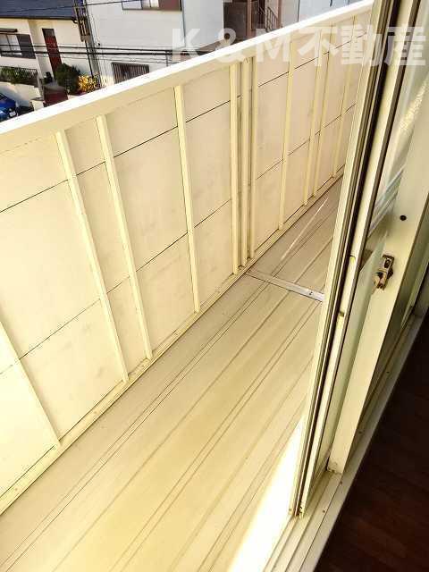 バルコニー　開放的で明るい空間を演出してくれるバルコニーです