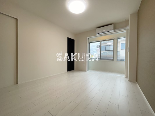 居室・リビング　こちらのリビングで趣味の時間をお楽しみください♪