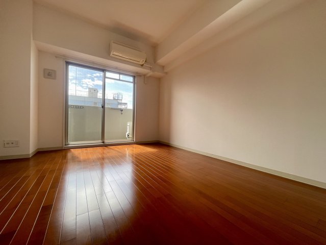 居室・リビング　同物件別部屋写真