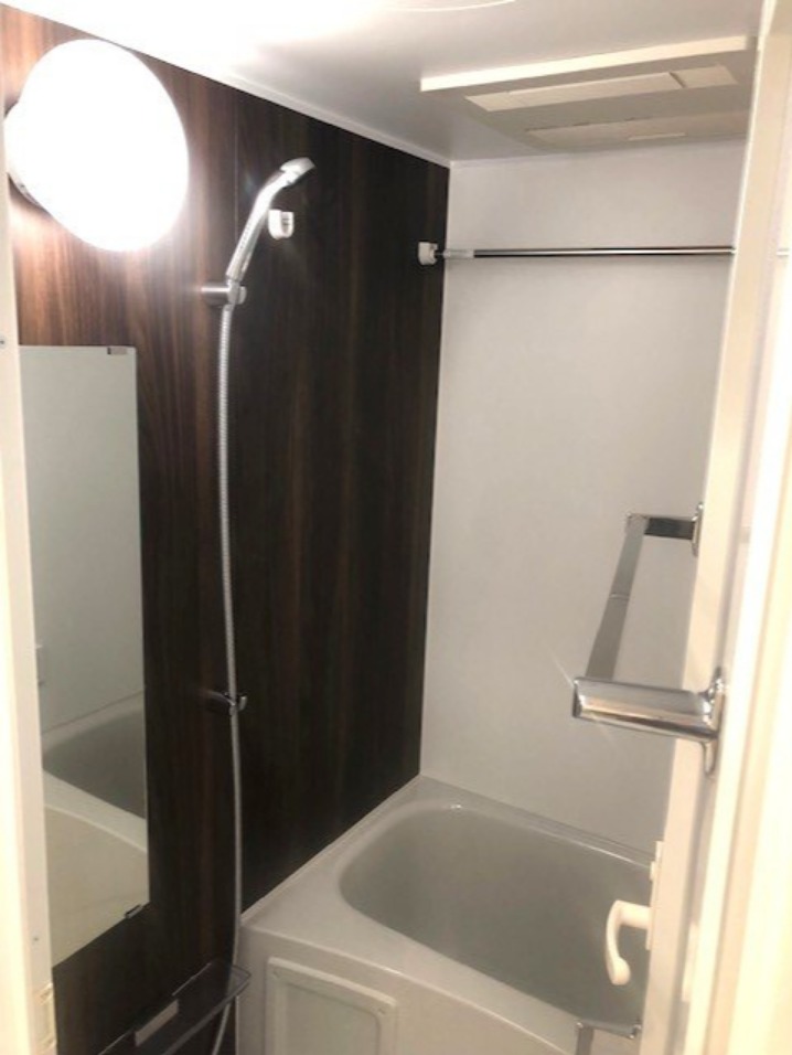 バス・シャワールーム　追焚オートバス、浴室換気乾燥機付き