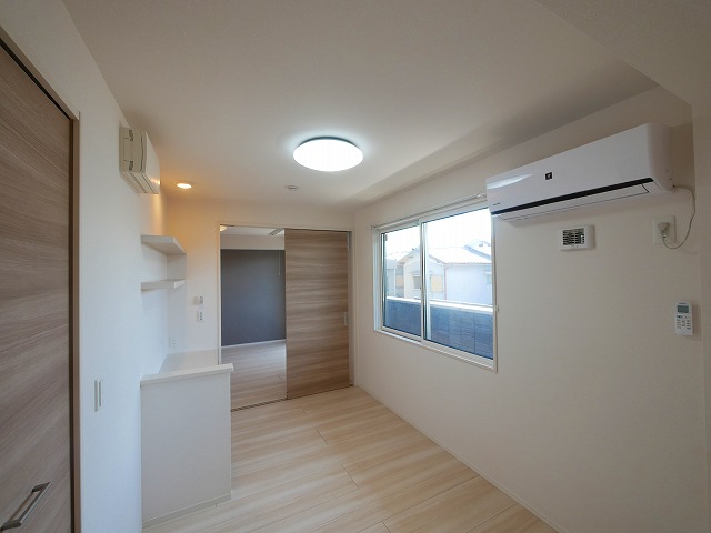 その他部屋・スペース　広くて明るい寝室