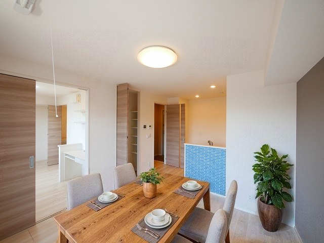 居室・リビング　CGで家具等を配置したもので家具等は含まれません