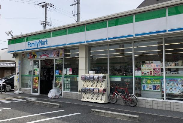 コンビニ　ファミリーマート MYS万代東二丁目店（コンビニ）まで100m
