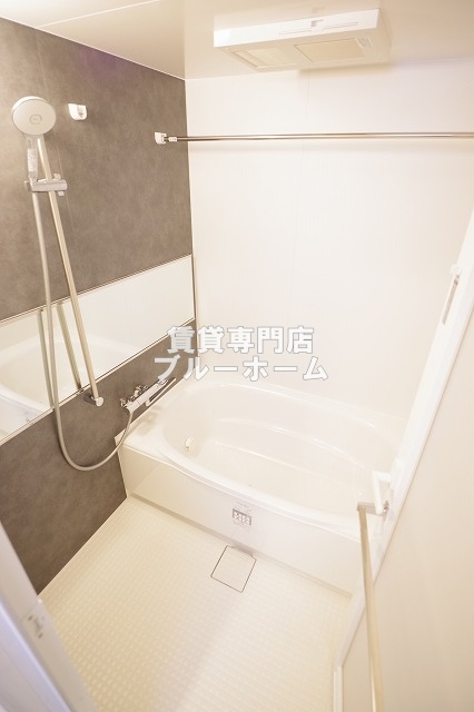 バス・シャワールーム　お風呂は浴室乾燥機付き！