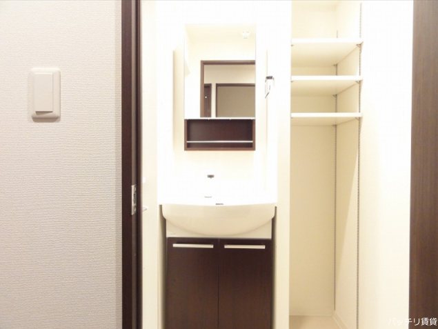 洗面設備　※同型タイプ写真の為、現状優先。