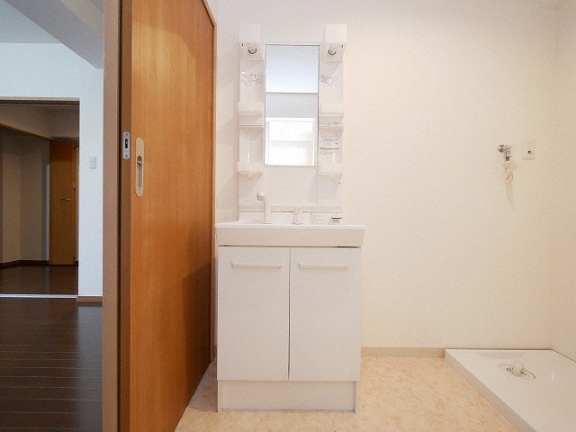 洗面設備　独立洗面台で身支度をすべて済ませてしまいましょう