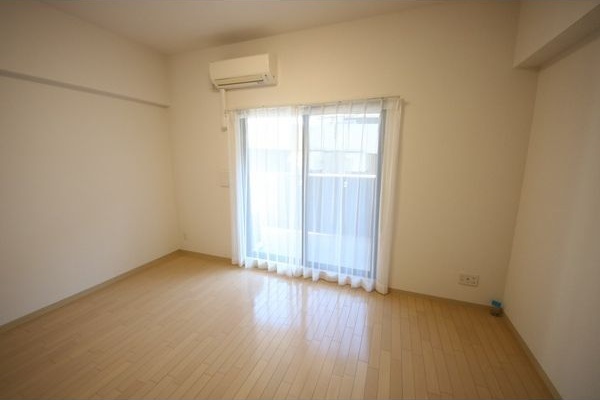 居室・リビング　明るく広々としたお部屋♪