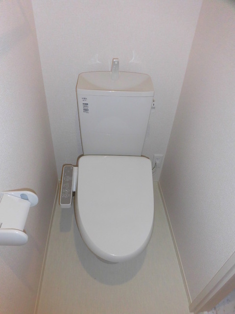 トイレ　１０１　温水洗浄暖房便座