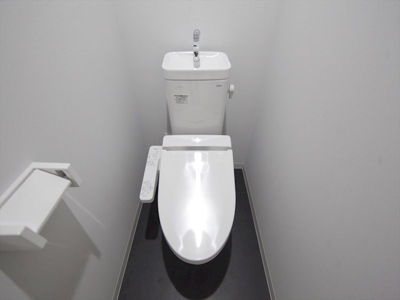 トイレ　温水洗浄暖房便座付トイレ　同仕様写真
