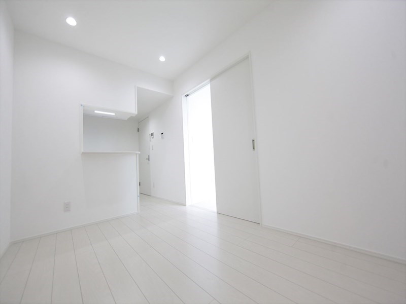 居室・リビング　ＬＤＫ9.3帖　システムキッチン　エアコン完備　同仕様写真