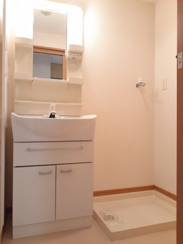 洗面設備　コンパクトで使いやすい洗面所