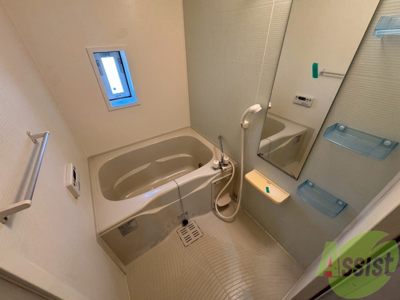 バス・シャワールーム　浴室は綺麗で追い焚きも付いて気持ちよくお過ごしいただけます。