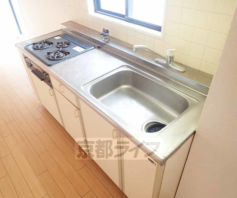 キッチン　スペースに余裕あり