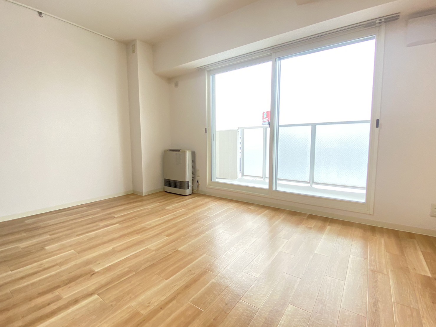 居室・リビング　※同じ間取りの他号室です