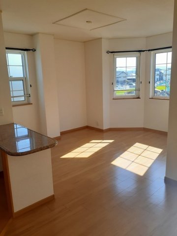 居室・リビング　こちらのリビングで趣味の時間をお楽しみください