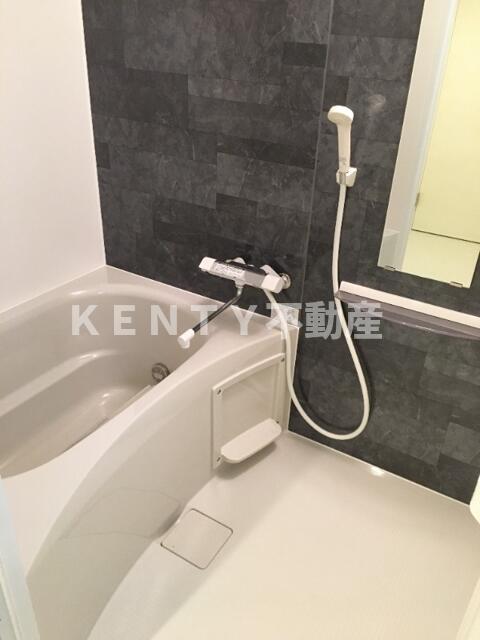 バス・シャワールーム　落ち着いた空間のお風呂です