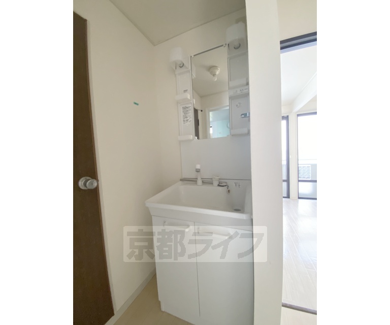 洗面設備　独立洗面台です。