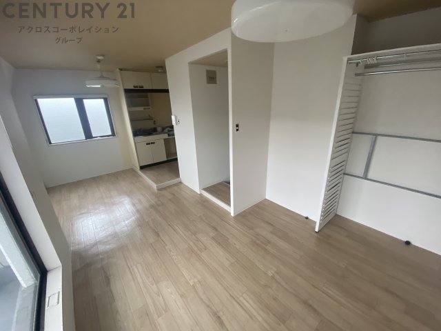 居室・リビング　南向きエアコン付きの8.5帖の洋室です♪