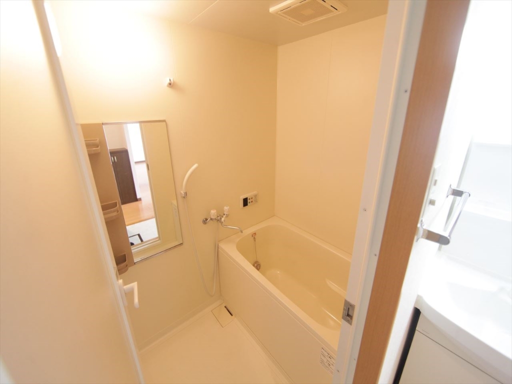 バス・シャワールーム　追い焚き・オートバス機能付お風呂