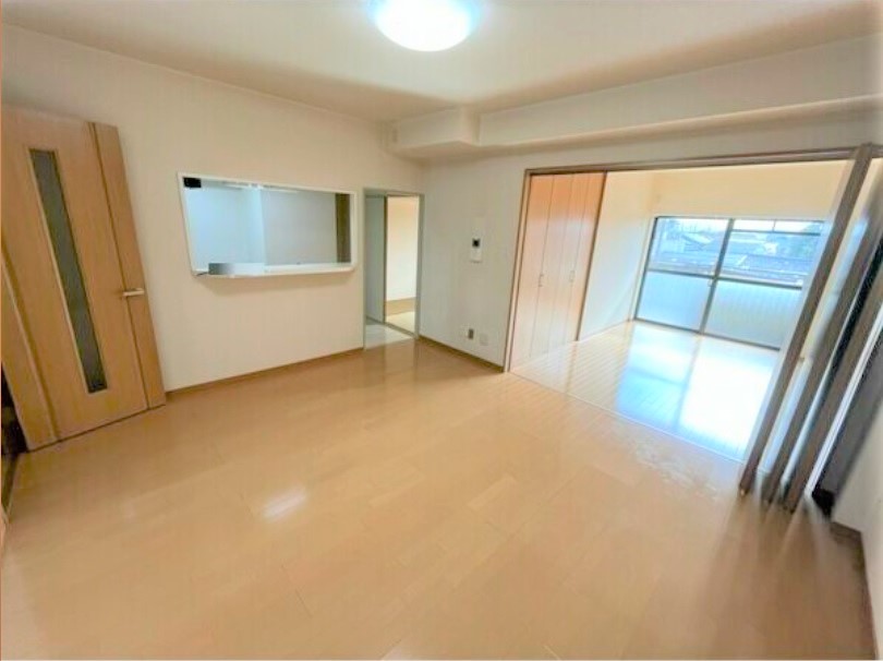 居室・リビング　同物件、別号室の写真です。