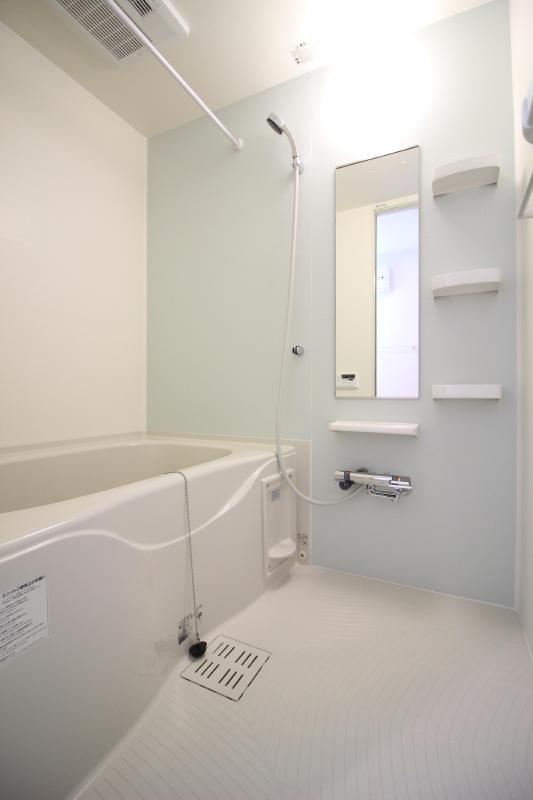 バス・シャワールーム　1　追い焚き機能、浴室乾燥機付きバス