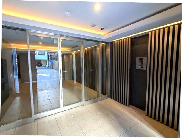 エントランス　瀟洒なエントランス、タッチキーのモニター付オートロックセキュ