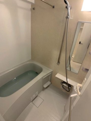 バス・シャワールーム　追焚オートバス、浴室換気乾燥機付きです