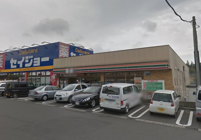 コンビニ　セブンイレブン（コンビニ）まで161m