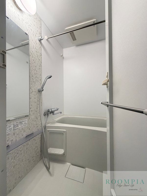 バス・シャワールーム　※同タイプの別のお部屋です。