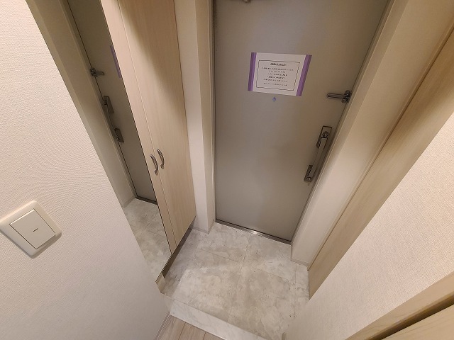 玄関　★玄関に姿鏡＆シューズボックスを設置しています。★