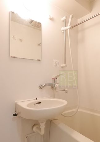 洗面設備　別部屋の画像になります。