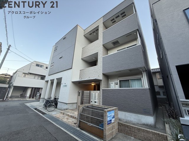 建物外観　オートロック・防犯カメラ付きで安心です！