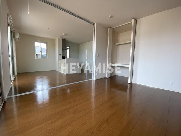 居室・リビング　※室内画像は別号室のもの。