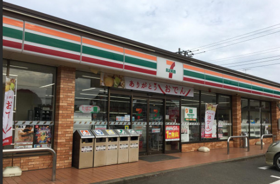 コンビニ　セブンイレブン 八街南中道店（コンビニ）まで585m