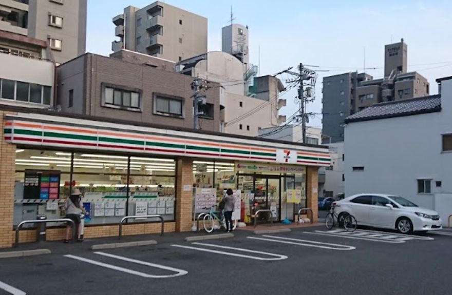 コンビニ　セブンイレブン 広島加古町店（コンビニ）まで330m