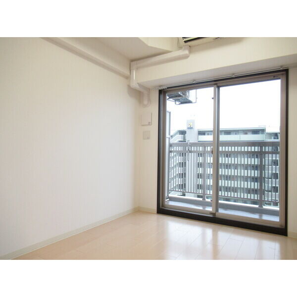 居室・リビング　広々とした洋室です