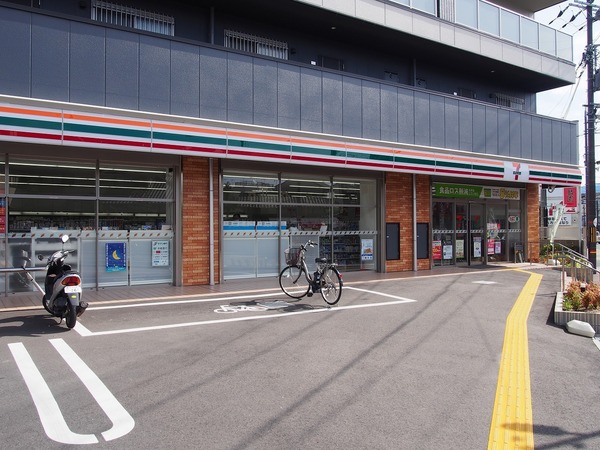コンビニ　セブンイレブン向日東田中瀬店（コンビニ）まで360m