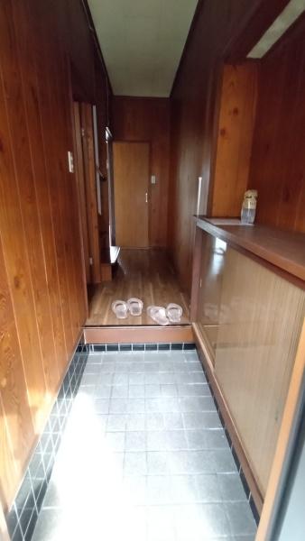 玄関　下駄箱あります