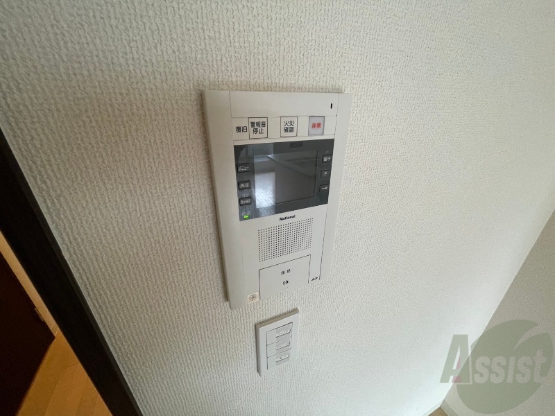 セキュリティ　ＴＶモニター付インターホンです。来客者の顔が見えるので安心！
